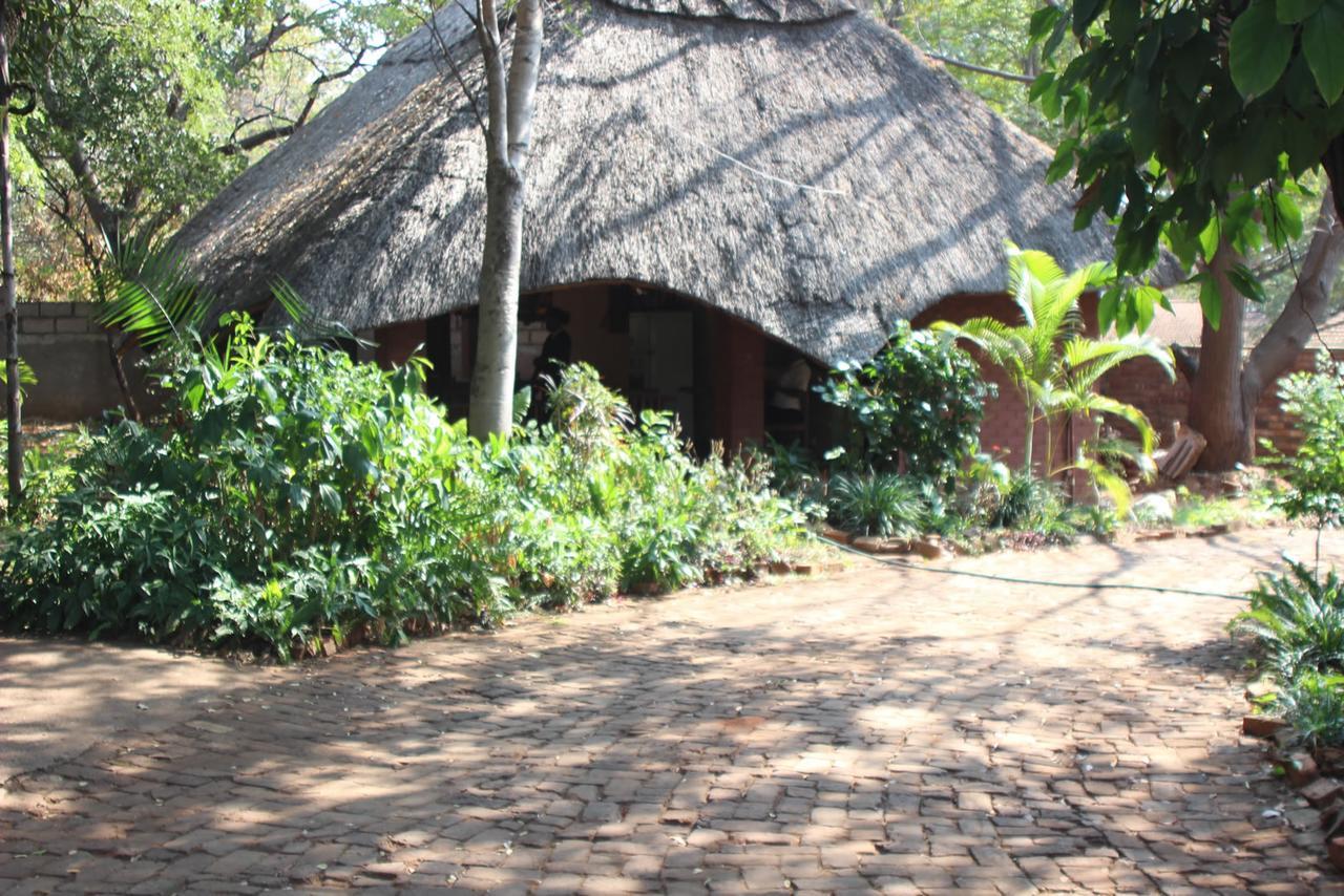 Mosi-Ua-Tunya Lodge Victoriawatervallen Buitenkant foto